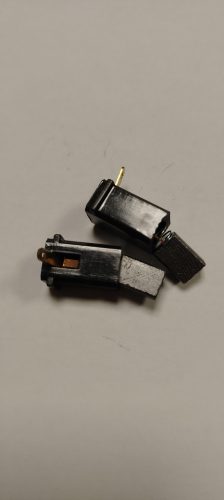 Szénkefe házzal 4,9*7,8*11,7mm